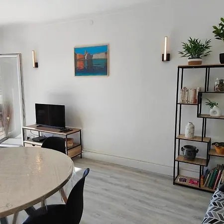 T2 With Terrace By The Sea Διαμέρισμα *